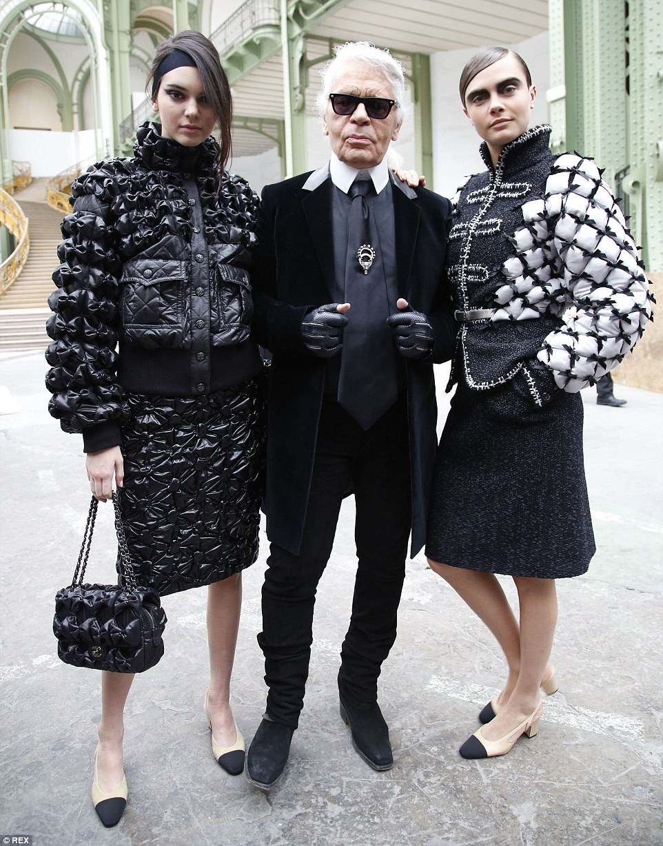 267F397D00000578-2987822-Dream_team_Chanel_designer_Karl_Lagerfeld_posed_with_Kendall_and-a-43_1425990016470