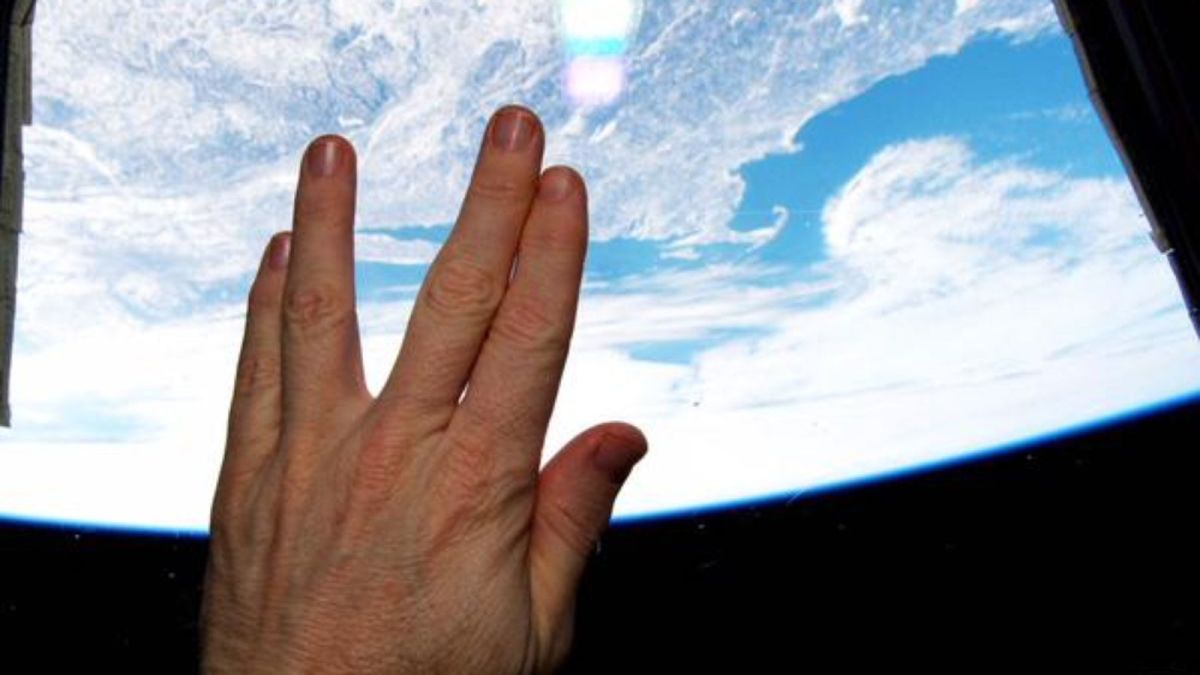 NASA astronaut Terry Virts doing the Vulcan salute as a tribute to Nimoy. Source: Terry Virts/Twitter. 