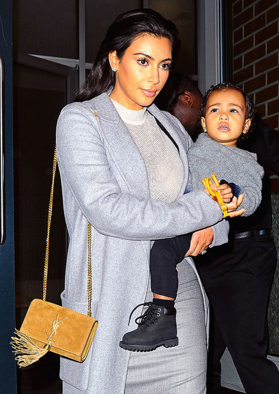 Kim-Kardashian-Saint-Laurent-Monogramme-Shoulder-Bag