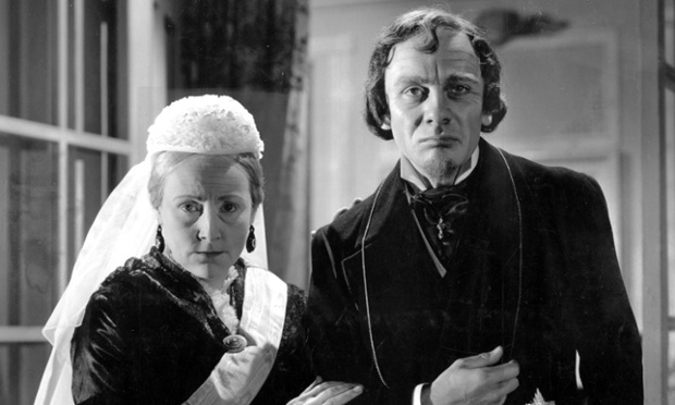 Victoria (Fay Compton) and Disraeli (John Gielgud). Photo Credit: Warner Bros.