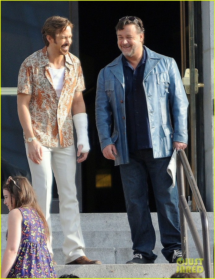 Gosling and Crowe joke around on set