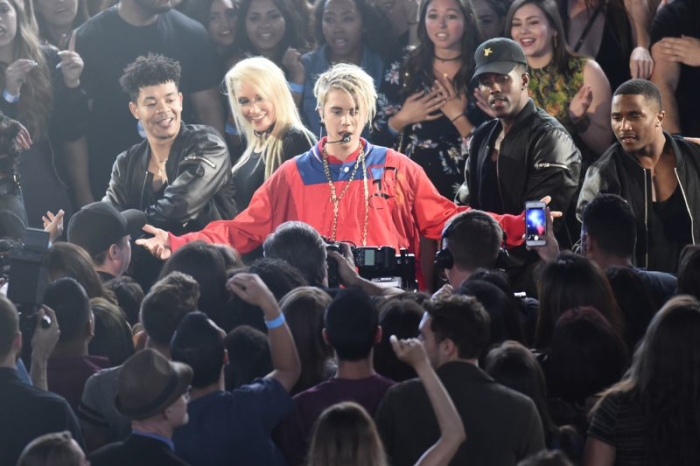 Justin Bieber performed songs "Love Yourself" and "Company." Photo Credit: Yahoo