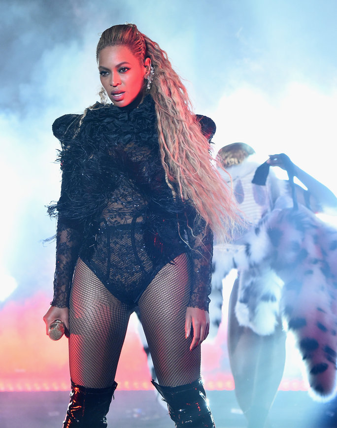 NEW YORK, NY - AUGUST 28: Beyonce performs onstage during the 2016 MTV Video Music Awards at Madison Square Garden on August 28, 2016 in New York City. (Photo by Larry Busacca/MTV1617/Getty Images for MTV)