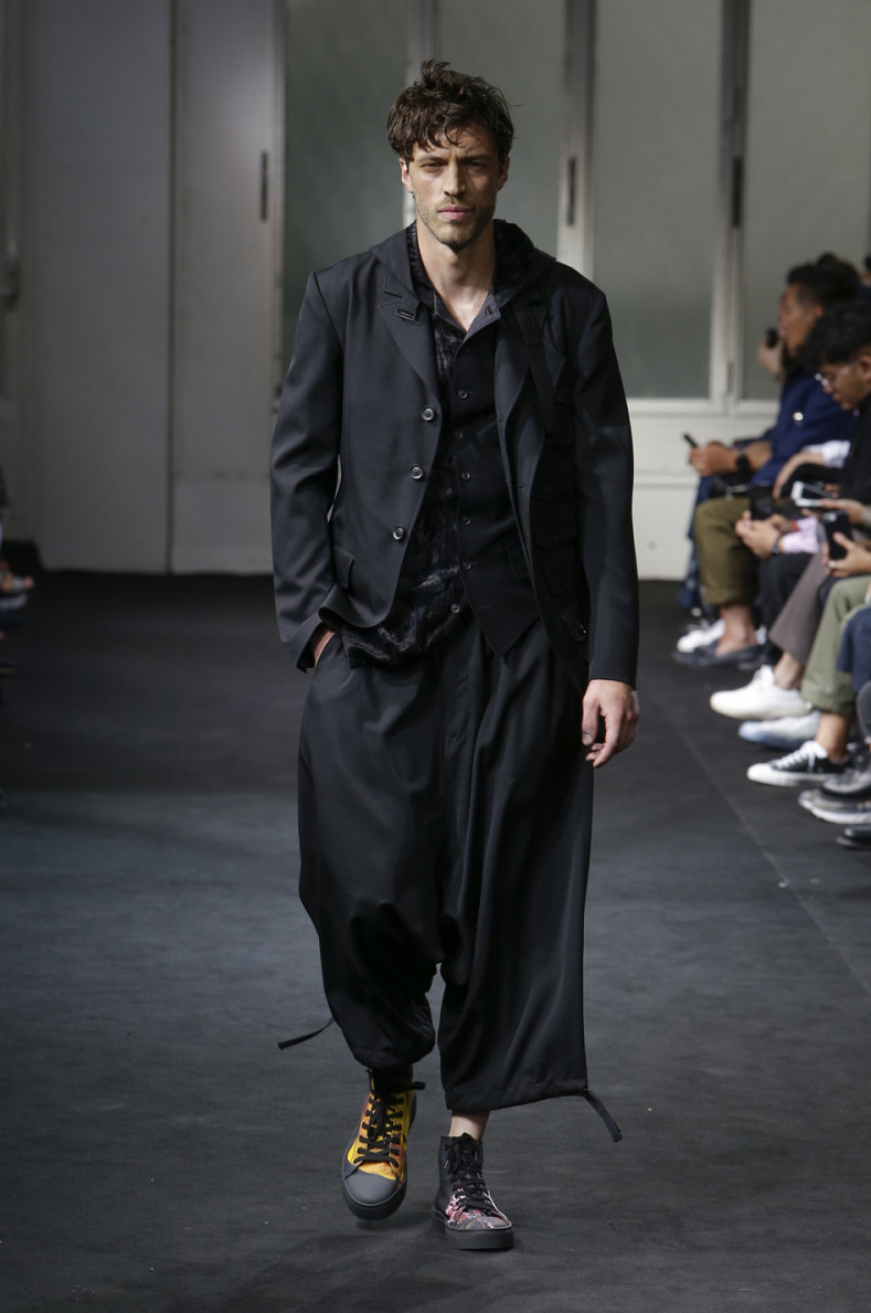 Yohji Yamamoto Presents Eclectic Graphic Tailoring for SS19 Paris ...