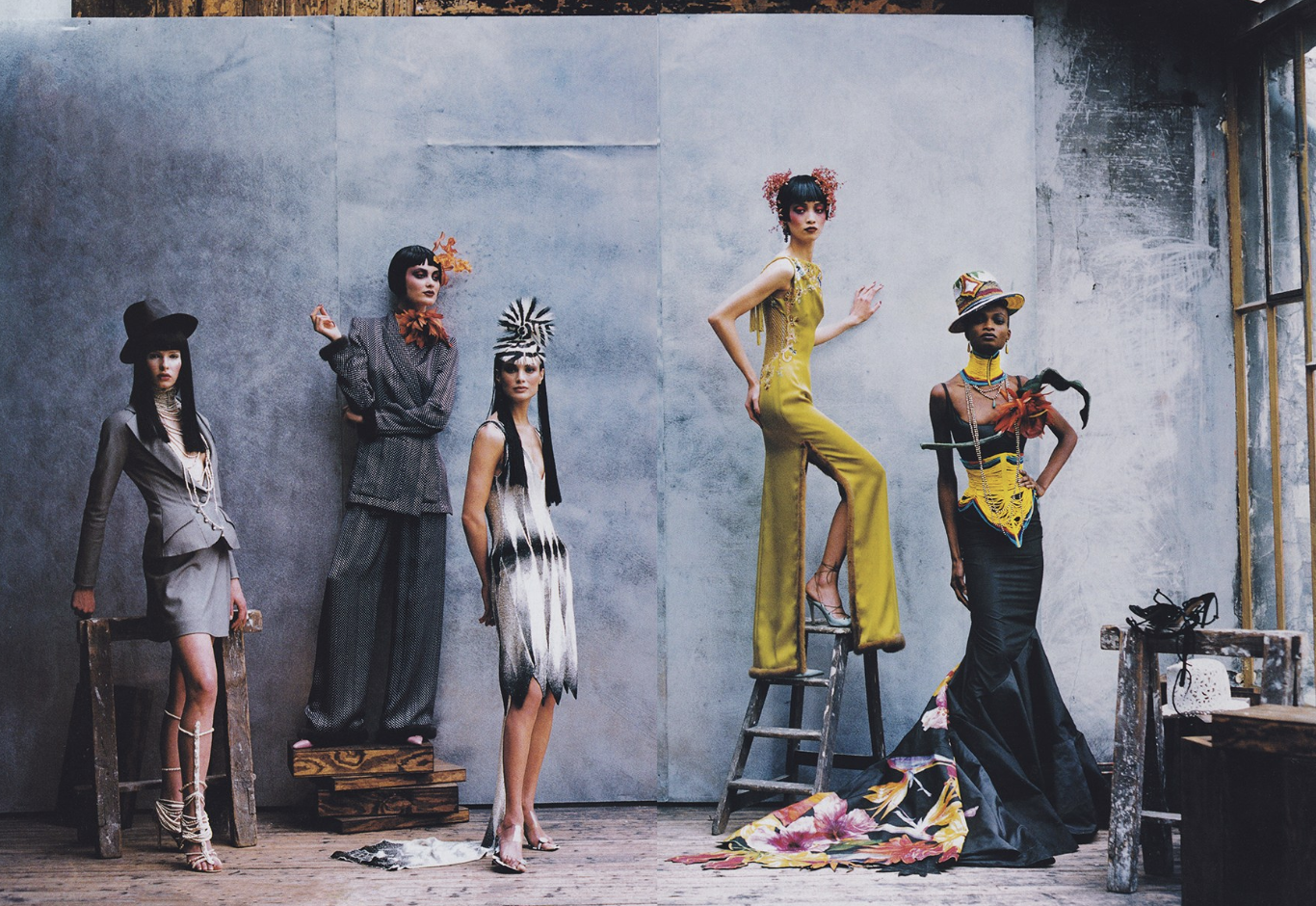 John Galliano delivers subtle style on Paris Fashion Week - China