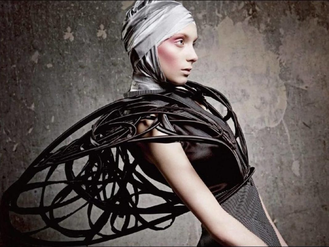 INTRODUCTION TO AVANT-GARDE FASHION